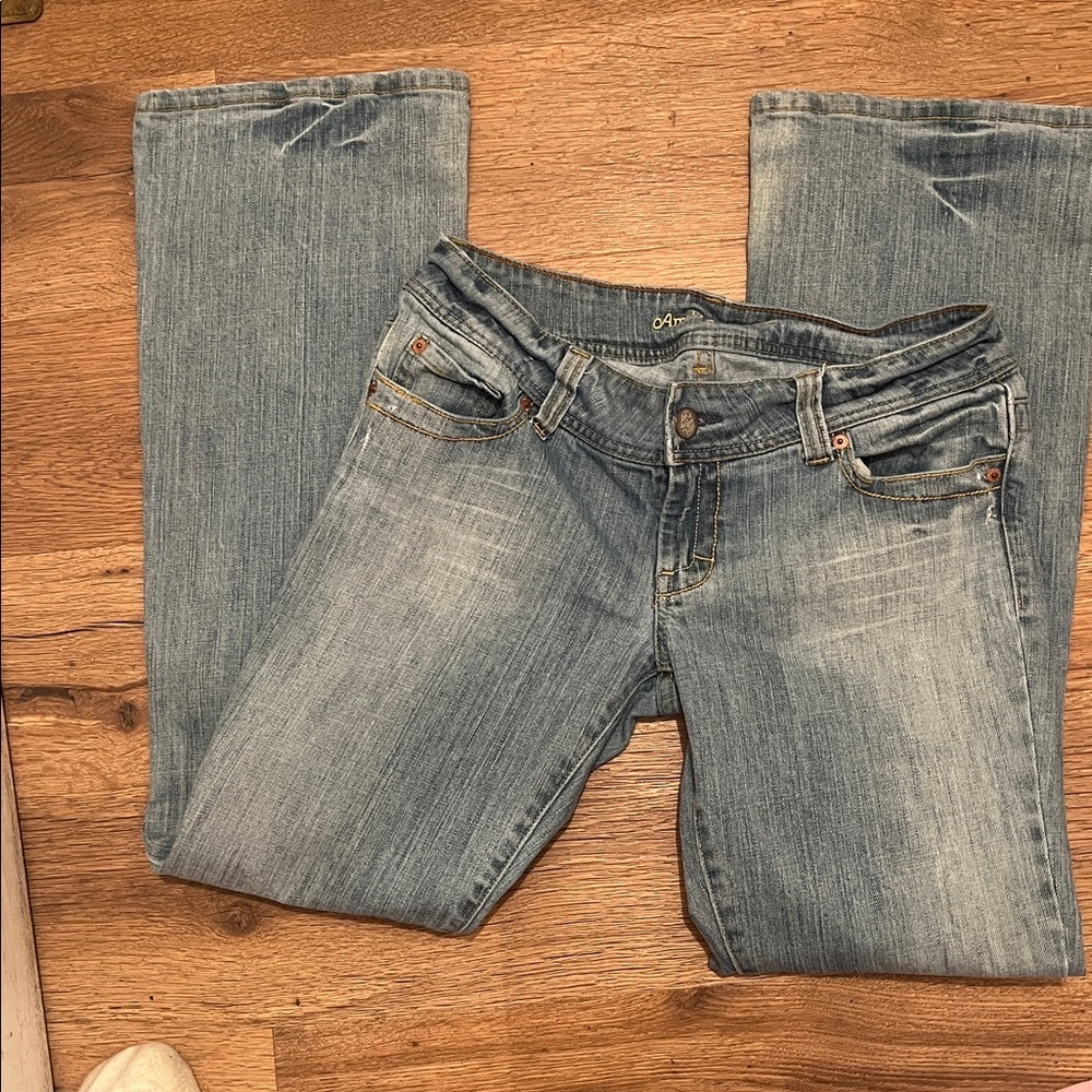 American Eagle women’s Distressed Blue Jeans - Picture 5 of 7